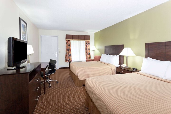 Room 10 of 12