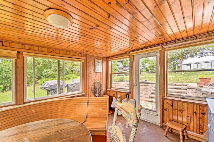 Charming Horicon Cottage + Dock on Rock River