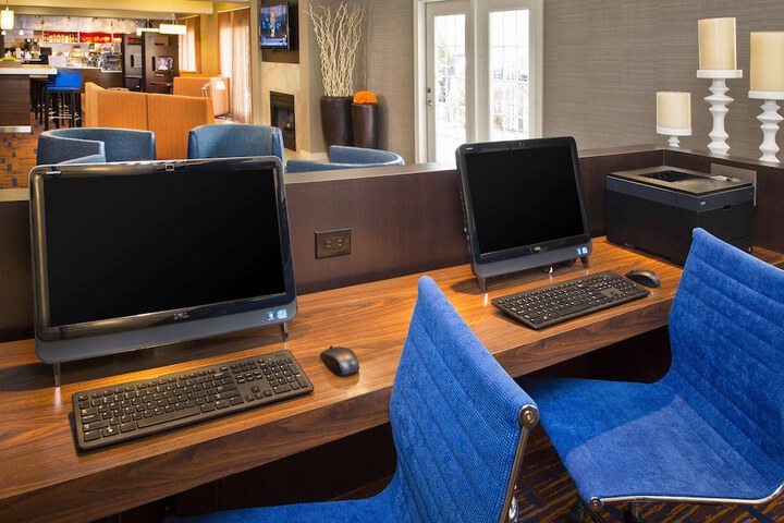 Business Center 23 of 24