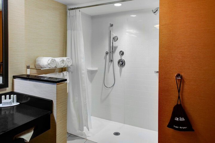 Room 15 of 25