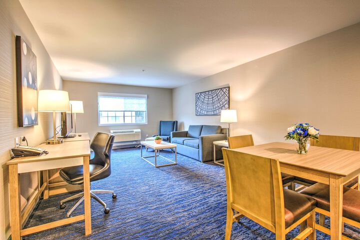 Best Western Plus Media Center Inn & Suites