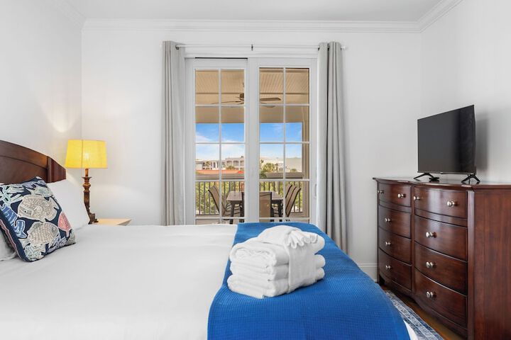 1 Block to Beach Newly Renovated 6bdr w / Rooftop Views Sand Dune by Avantstay