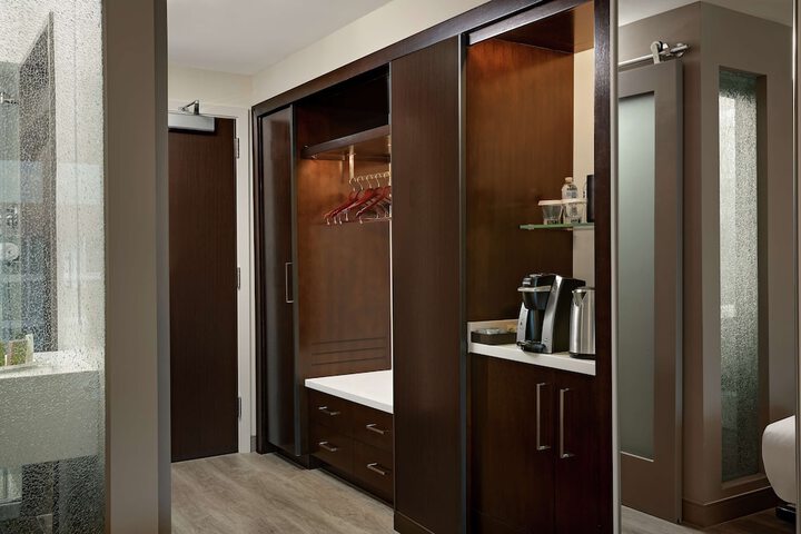 Room 25 of 103