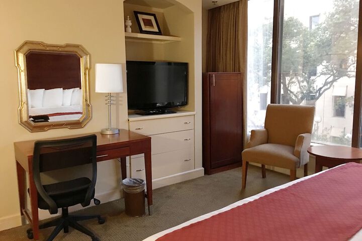 Room 9 of 27