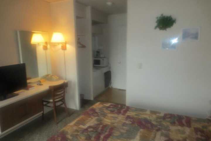 Room 10 of 18