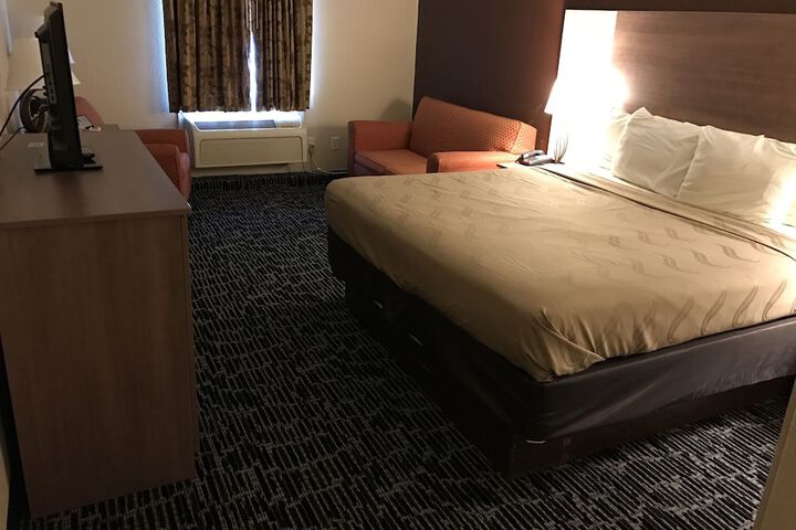 Room 10 of 38