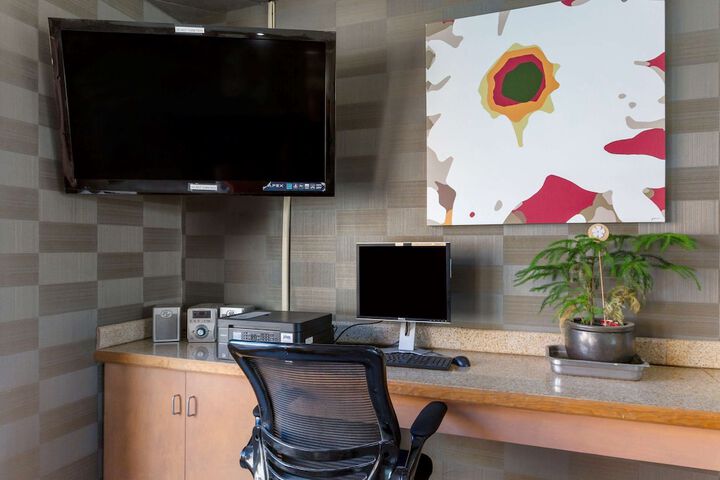 Business Center 56 of 57
