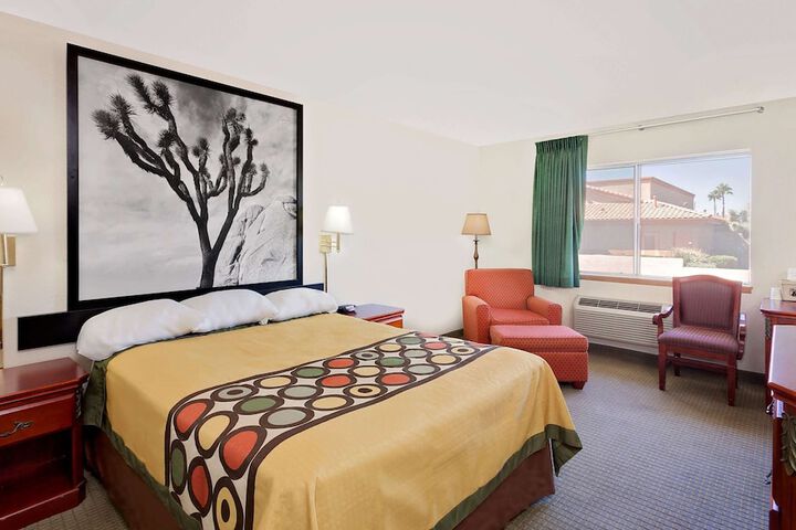 Room 8 of 16
