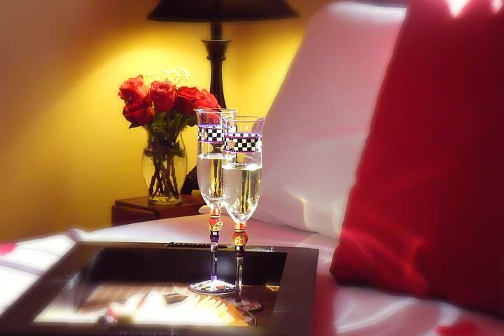 10 Fitch Luxurious Romantic Inn