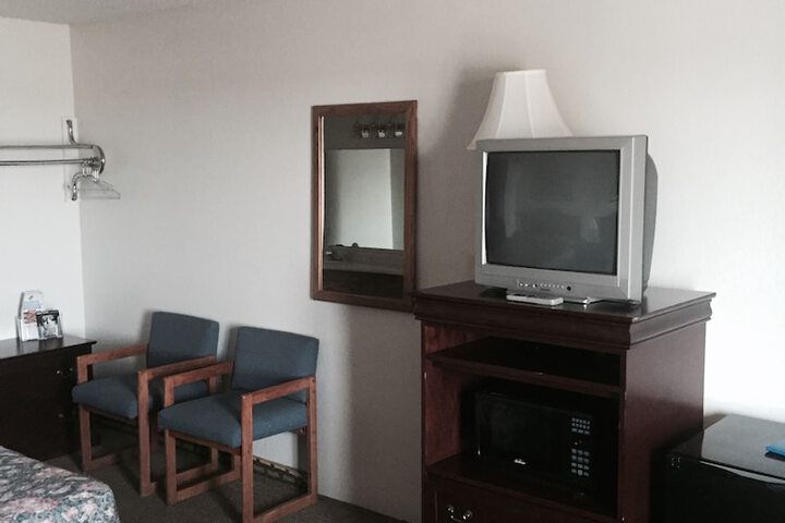 Room 2 of 8
