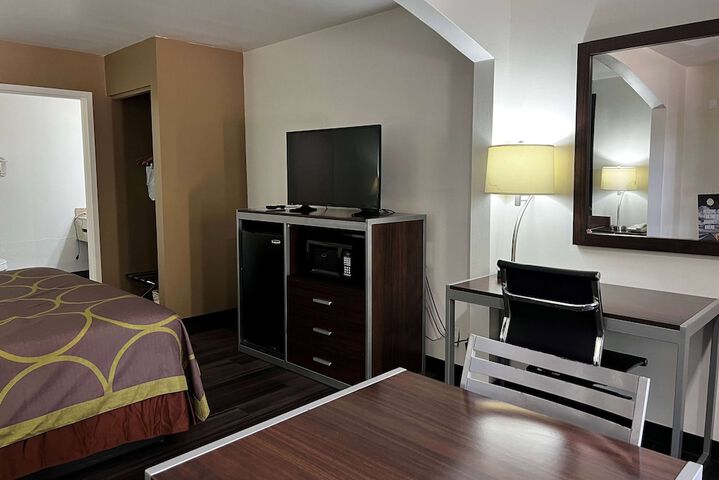 Super 8 by Wyndham Slidell