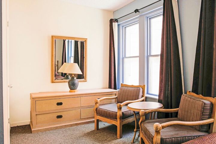 Room 70 of 77