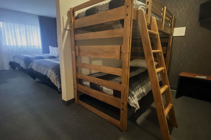 Room 27 of 65