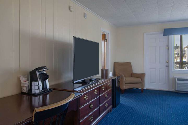 Room 195 of 247