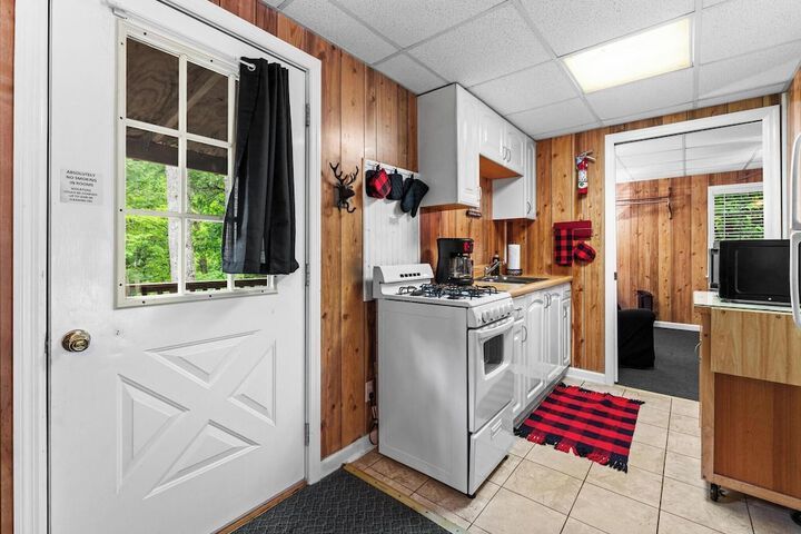 Room 17 of 100