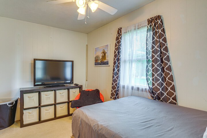 Walk to Restaurants: Stockton Home w / Game Room