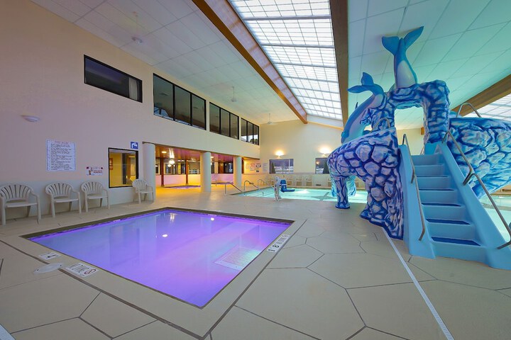 Grand Marquis Waterpark Hotel & Suites