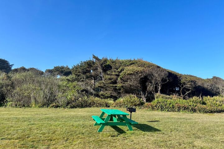 Tillicum Beach Motel (Deanes Oceanfront Lodge)