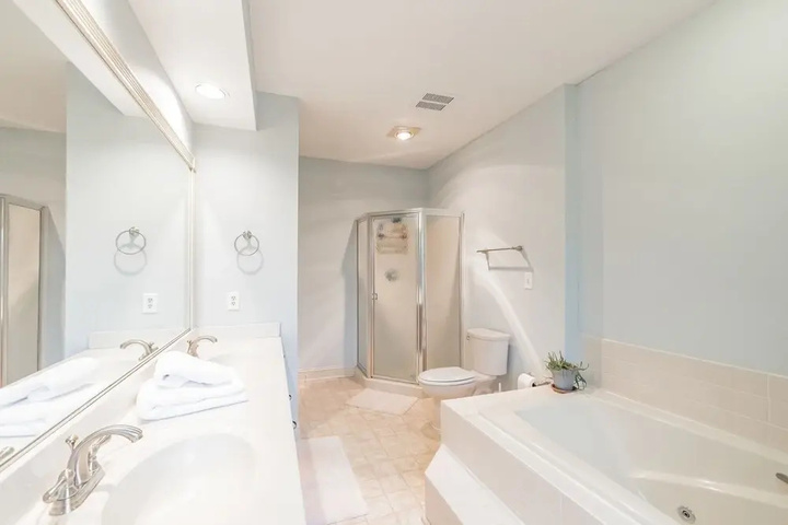 Beautiful Villa in The Heart of Historic Downtown Bel Air! 3 Bedroom Villa by Redawning