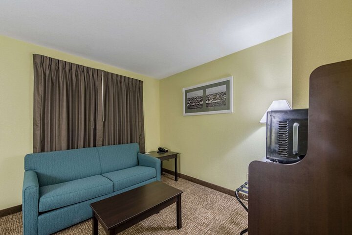 Room 6 of 29