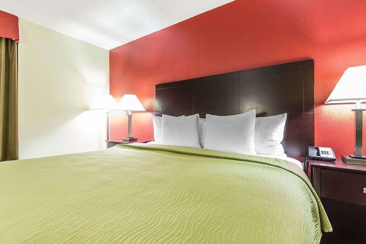 Room 13 of 32