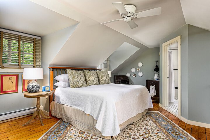 Room 4 of 29