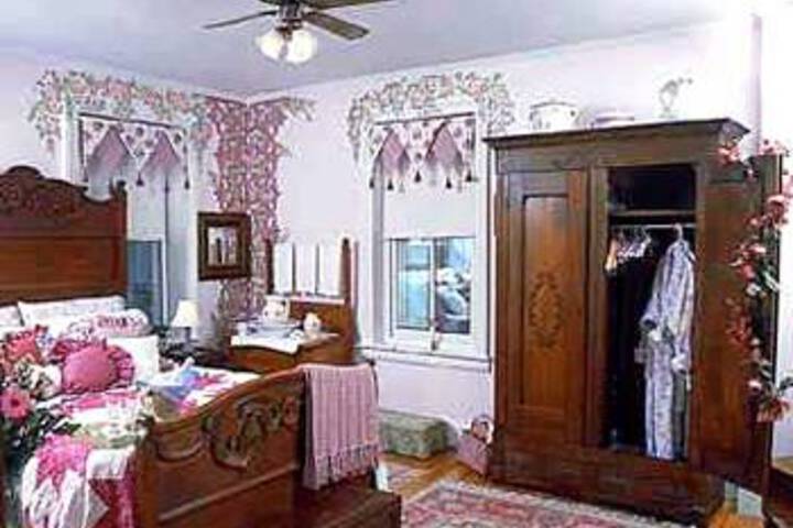 Artists Inn & Gallery