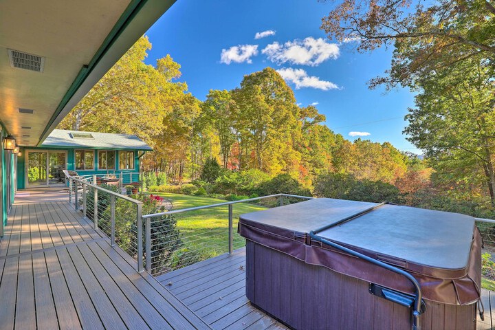 Stunning Fletcher Home: Hot Tub + Fire Pit!