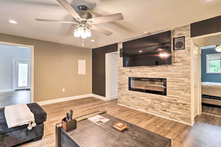 Chic Long Pond Family Home w / Fire Pits & Deck!