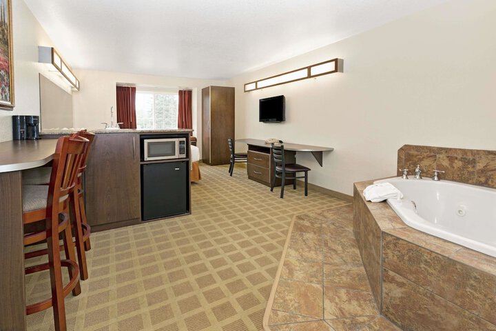 Room 6 of 15