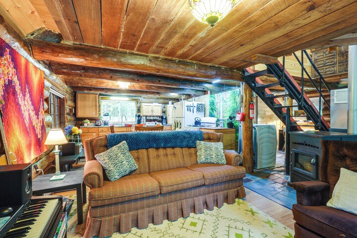 Cozy Elizabethtown Cabin w / Fire Pit!