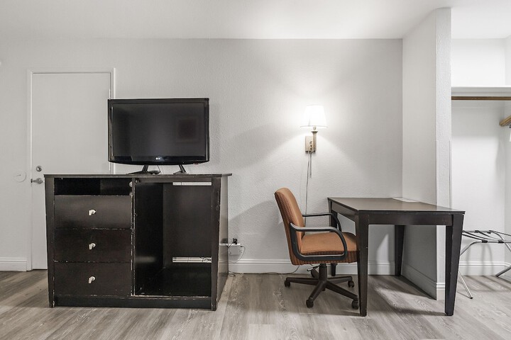 Room 33 of 73