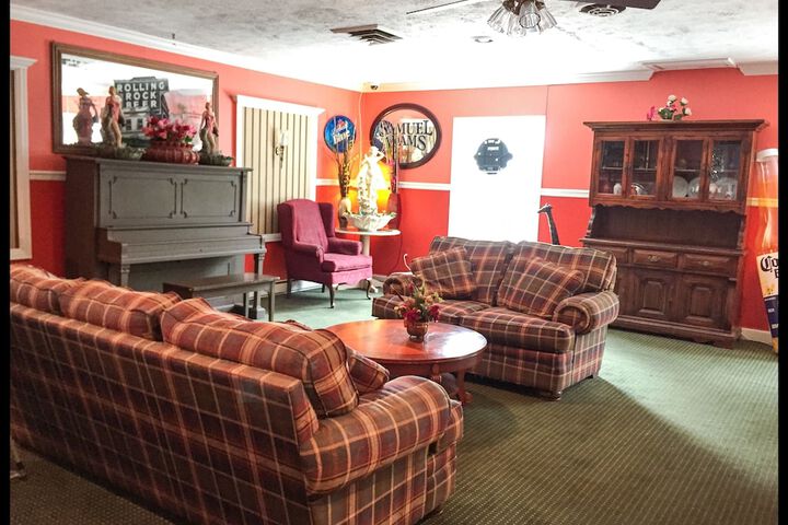 Lounge 19 of 20
