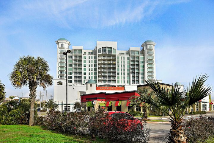 Emerald 1111 by Ryson Vacation Rentals