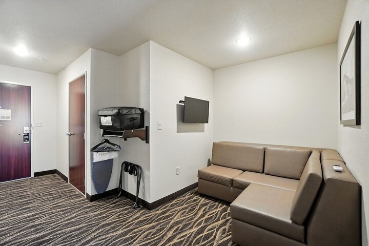 Cobblestone Hotel & Suites-Bellefontaine