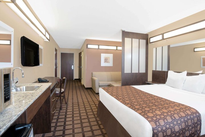 Room 16 of 23