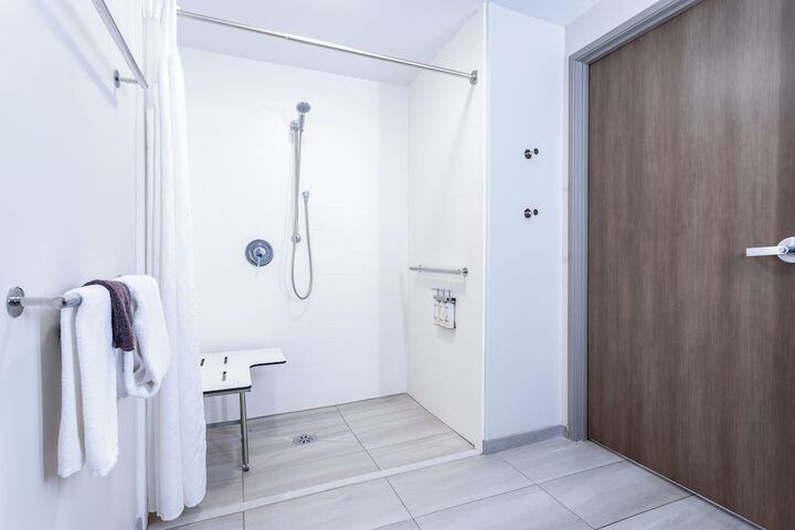 Holiday Inn Express & Suites Lancaster by IHG