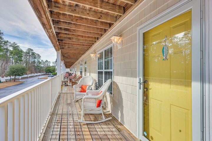 Townhome w / Outdoor Pool & White Lake Access!