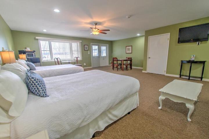 East Shore Lodging