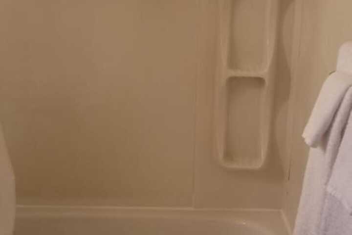 Room 6 of 27