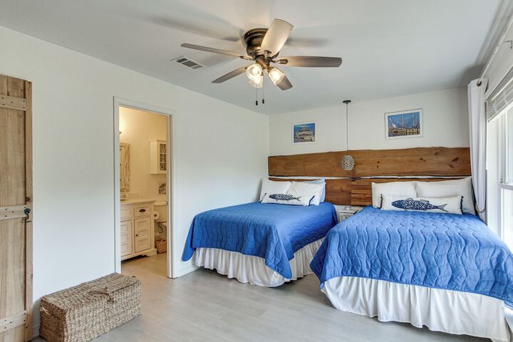 Inviting Home w / Golf Course View in Diamondhead!