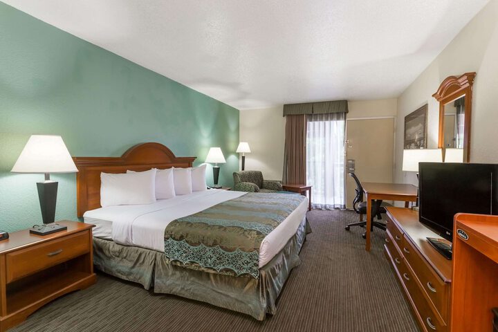 Room 14 of 24