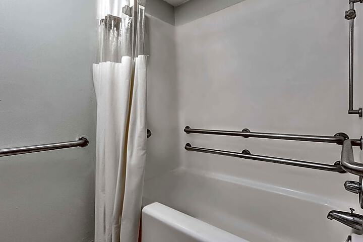 Travelodge by Wyndham Pelham Birmingham