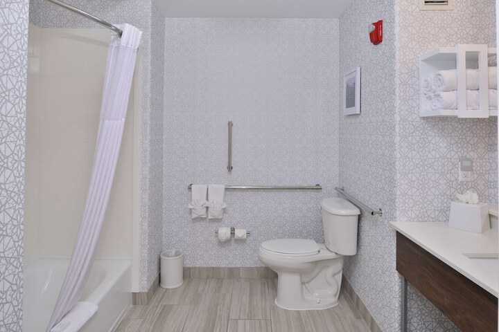 Room 33 of 75
