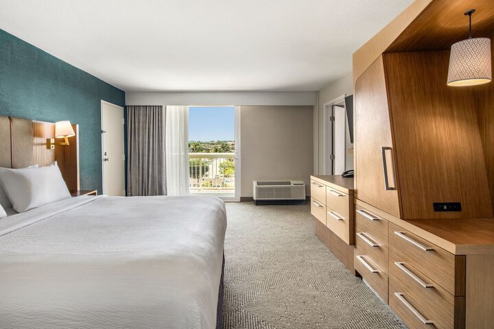 Holiday Inn Oxnard – Ventura by IHG