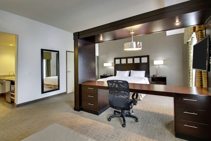 Room 9 of 38