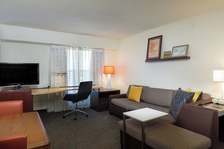 Room 13 of 18