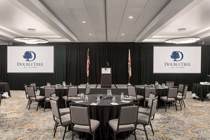 Doubletree by Hilton Fort Myers at Bell Tower Shops