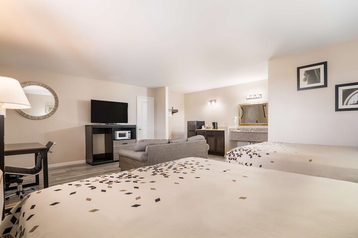 Room 15 of 25