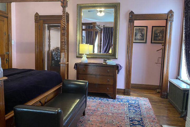 Vineyard Mansion & Carriage House Bed & Breakfast
